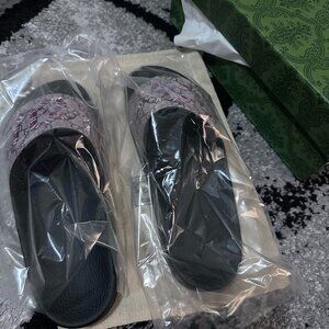 Gucci Black and Pink Sandals with Elegant Design